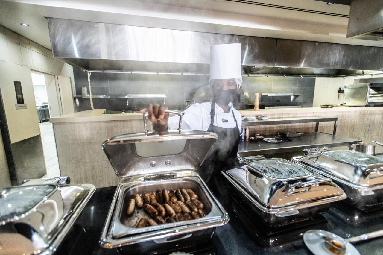 מלון בליטו The Capital Zimbali מראה חיצוני תמונה A commercial kitchen