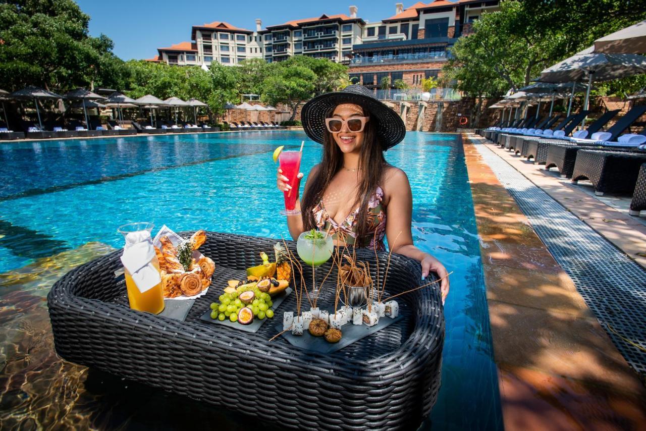 מלון בליטו The Capital Zimbali מראה חיצוני תמונה Poolside at the hotel