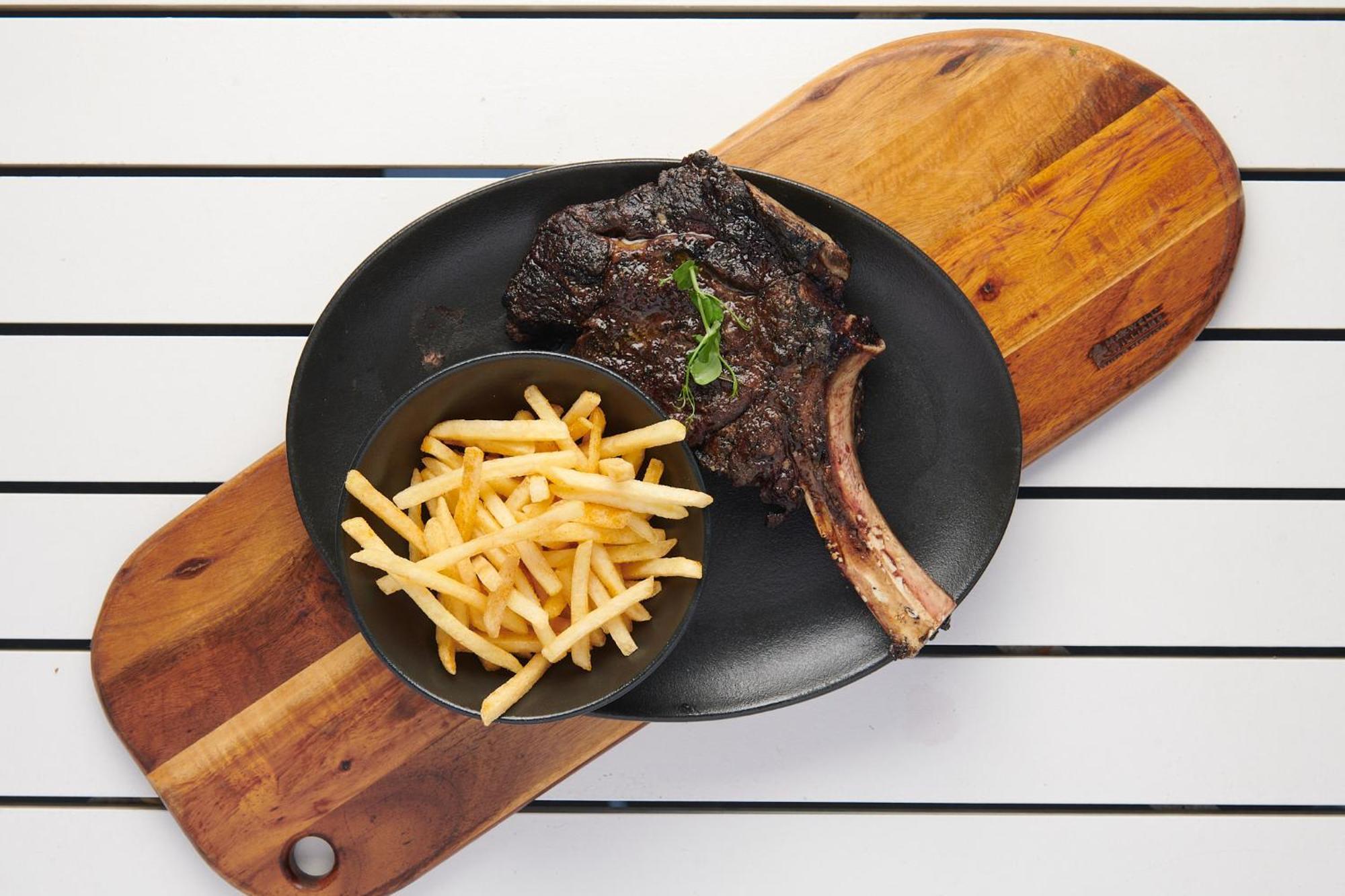 מלון בליטו The Capital Zimbali מראה חיצוני תמונה A steak and chips meal