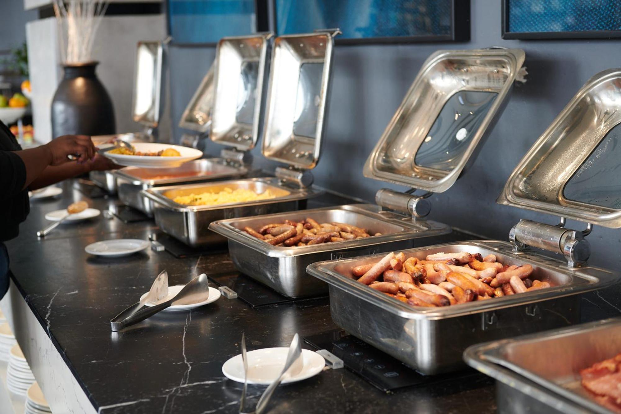 מלון בליטו The Capital Zimbali מראה חיצוני תמונה A buffet