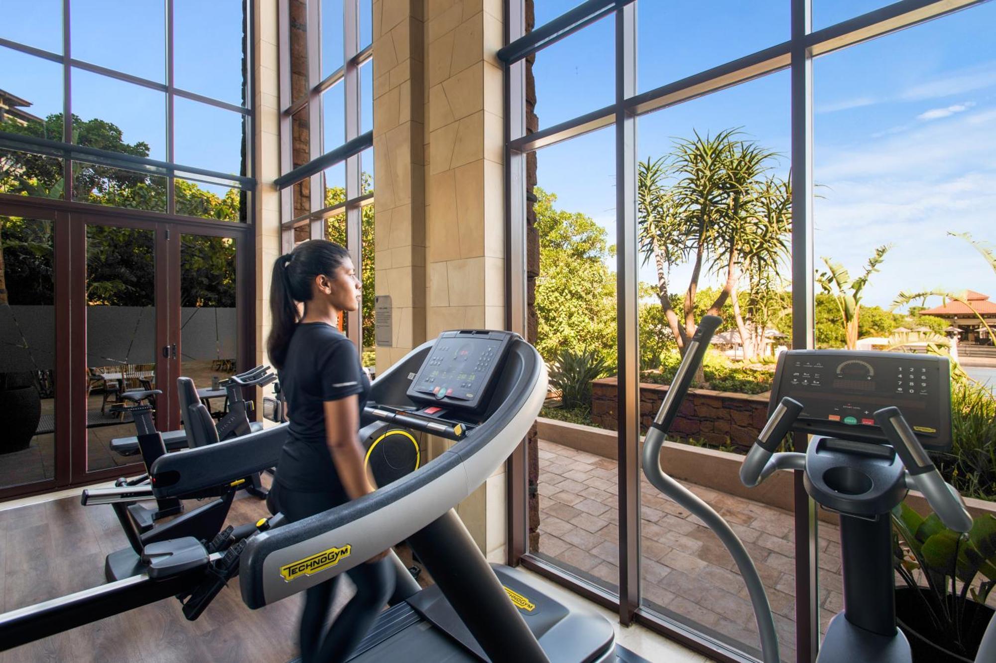 מלון בליטו The Capital Zimbali מראה חיצוני תמונה The gym at The Park, Hyderabad